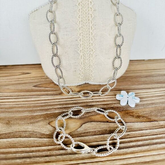 8" Tiffany & Co. Twist Oval Link Bracelet, 925 - Picture 1 of 4